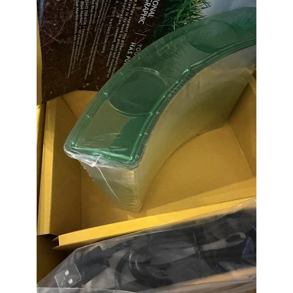 National Geographic Ant Habitat Kit Light Up Ant Farm Terrarium Science Learning